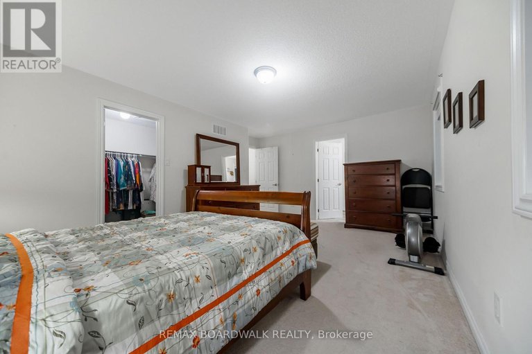 29599853/161-flowing-creek-circle/emerald-meadowstrailwest/ottawa/ontario/K2M0K2_34