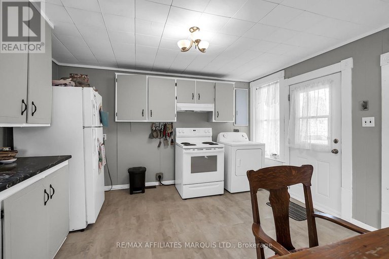 28164009/7-spruce-street/lancaster/south-glengarry/ontario/K0C1N0_12