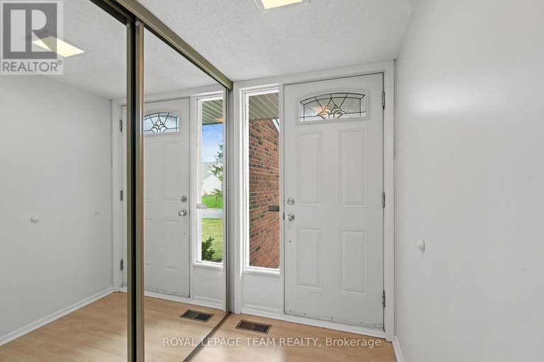 29124358/92-burnetts-grove-circle/pheasant-run/ottawa/ontario/K2J1N7_5