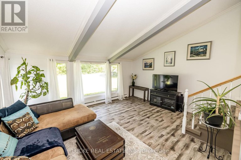 28484093/2180-old-hwy-17-highway/clarencerockland-twp/clarence-rockland/ontario/K4K1K7_7