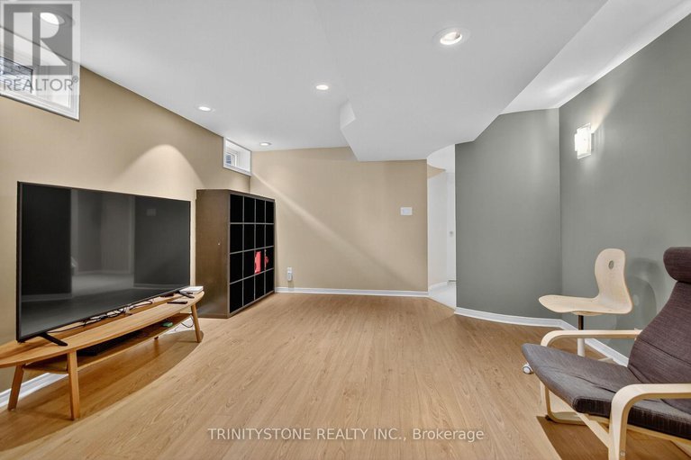28977788/11-whalings-circle/stittsville-central/ottawa/ontario/K2S1S4_45