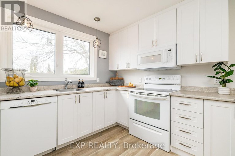 29419264/130-banning-road/glencairnhazeldean/ottawa/ontario/K2L1C4_13