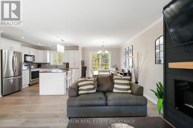 28963342/5389-nine-mile-road/south-glengarry-charlottenburgh-twp/south-glengarry/ontario/K0C1S0_16