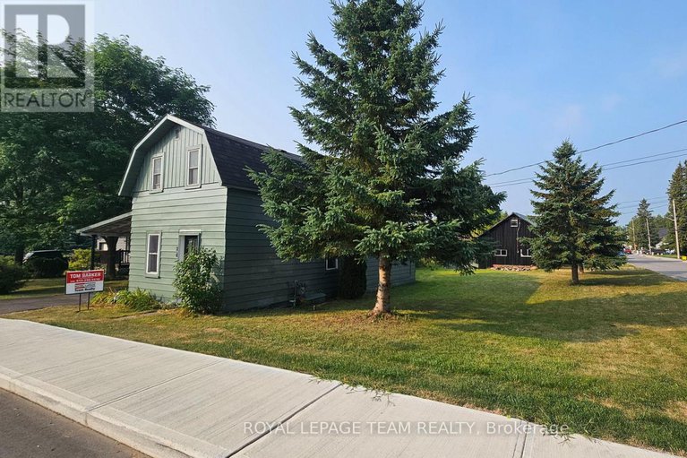 28435512/24-mercer-street/almonte/mississippi-mills/ontario/K0A1A0_3