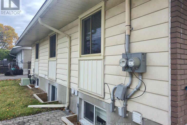 29035892/2529-roman-avenue/queensway-terrace-north/ottawa/ontario/K2B7X8_40