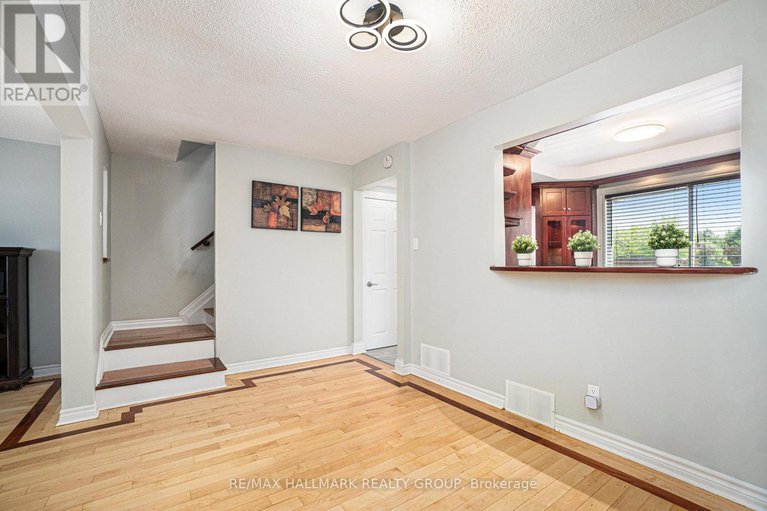 28410250/54-corley-private/heron-gateindustrial-park/ottawa/ontario/K1V8T7_7