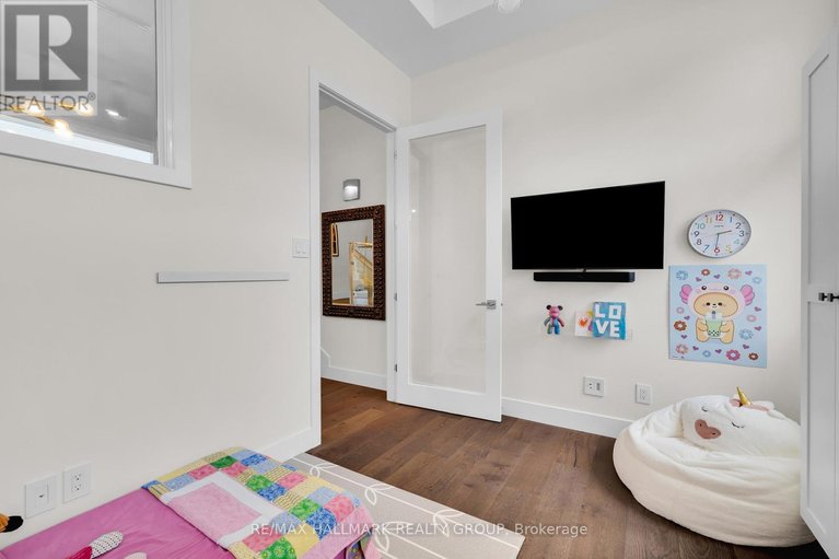 29577966/1976-lenester-avenue/mckellar-heightsglabar-park/ottawa/ontario/K2A1J9_23