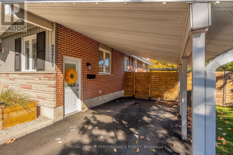 28965261/2219-audrey-avenue/hawthorne-meadows/ottawa/ontario/K1G1L3_3