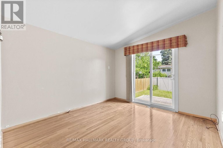 28611186/2234-bingham-street/elmvale-acresurbandale/ottawa/ontario/K1G2V7_26