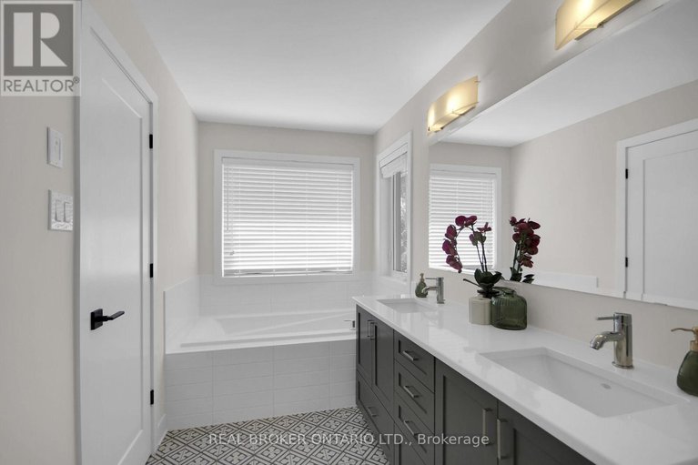 28766291/134-crevasse-road/mer-bleuebradley-estatesanderson-park/ottawa/ontario/K1W0P9_19