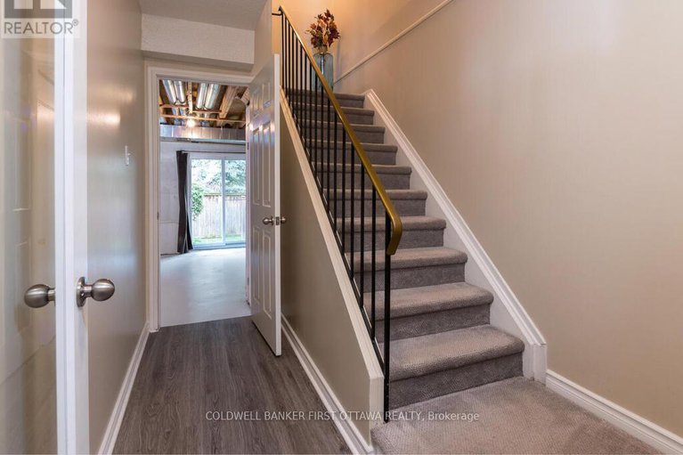 28970116/86-lightfoot-place/katimavik/ottawa/ontario/K2L3L9_31