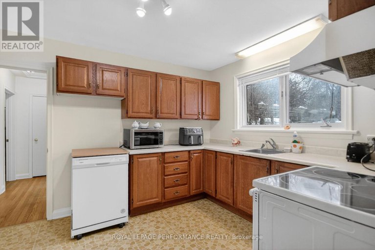 29195937/19-mowat-street/carson-grove/ottawa/ontario/K1J6R1_27