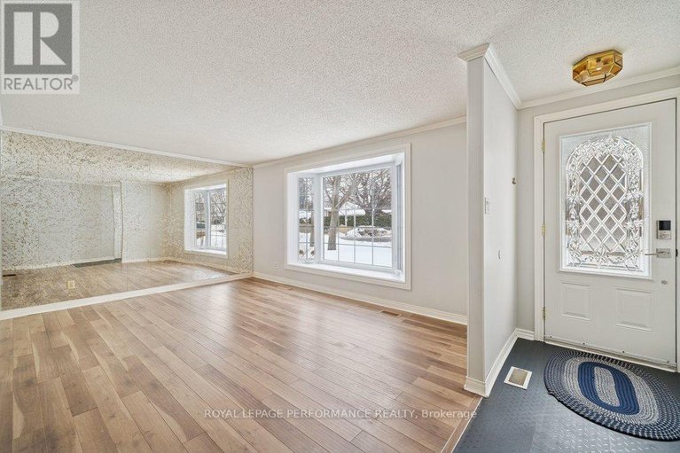 29377761/348-amiens-street/bilberry-creekqueenswood-heights/ottawa/ontario/K1E1N9_3