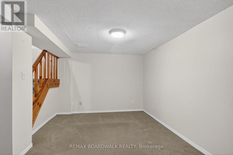 29631192/10-47-sunridge-lane/on-the-green/ottawa/ontario/K2J2N9_34