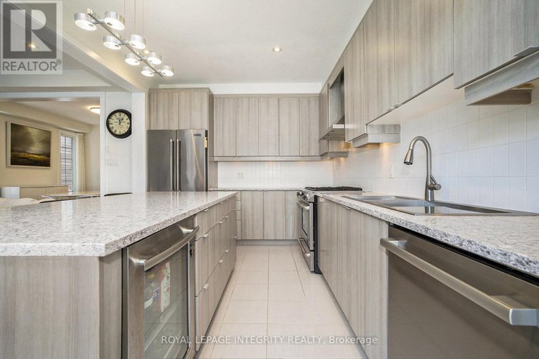 28777177/285-meadowbreeze-drive/emerald-meadowstrailwest/ottawa/ontario/K2M3A6_14