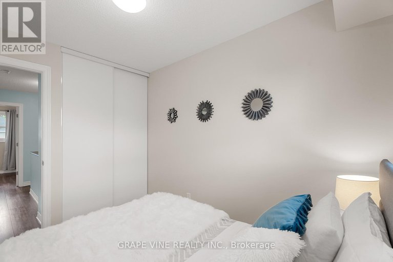 28499106/43-bentbrook-crescent/heritage-park/ottawa/ontario/K2J3Y1_30