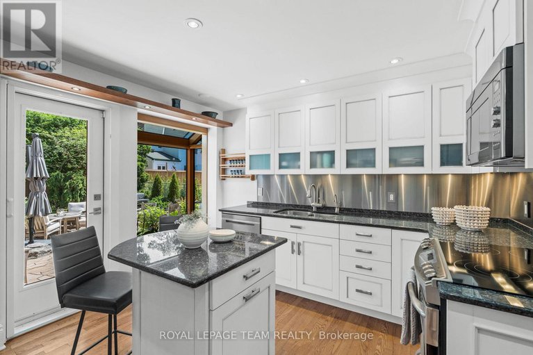 28653090/603-edison-avenue/mckellarhighland/ottawa/ontario/K2A1V6_18