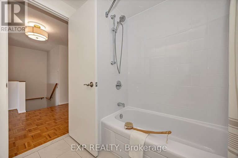 29583332/10-greenboro-crescent/hunt-club-parkgreenboro/ottawa/ontario/K1T1W5_12