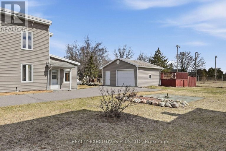 29596736/3721-champlain-street/clarencerockland-twp/clarence-rockland/ontario/K0A1E0_22