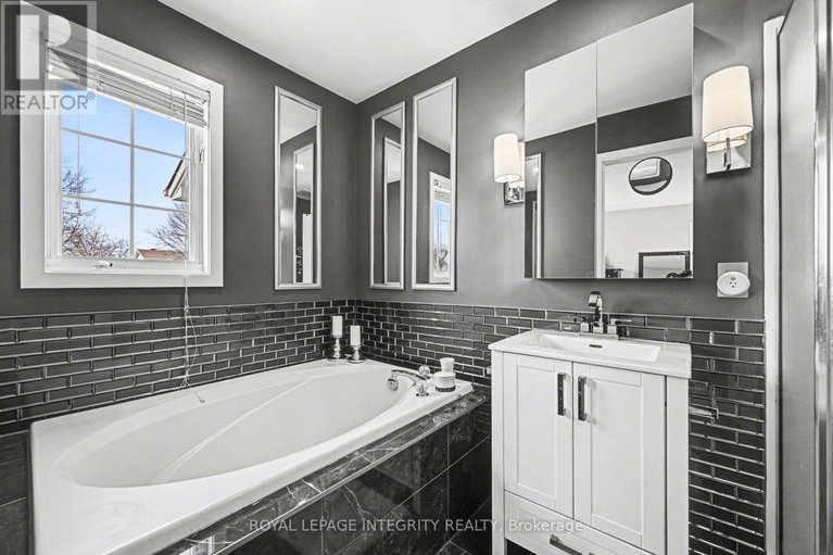 29650208/52-kincardine-drive/glencairnhazeldean/ottawa/ontario/K2V1B3_16