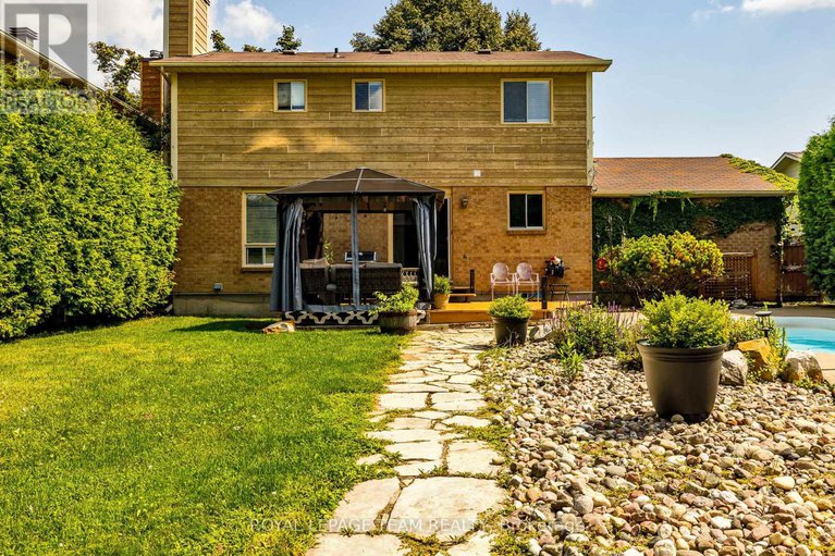 29218439/87-beechfern-drive/stittsville-central/ottawa/ontario/K2S1E3_36