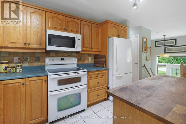 28430481/184-old-pakenham-road/fitzroy/ottawa/ontario/K0A1X0_12