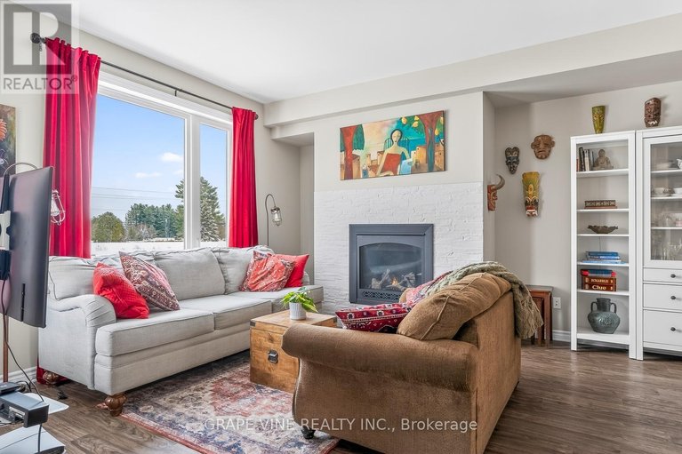 29642085/650-fisher-street/north-grenville-twp-kemptville-south/north-grenville/ontario/K0G1J0_18