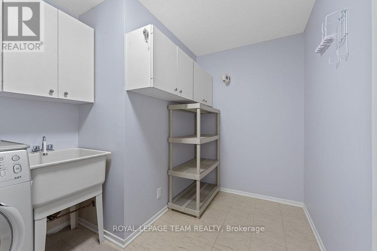 28175035/80-214d-equestrian-drive/bridlewood/ottawa/ontario/K2M1E2_28