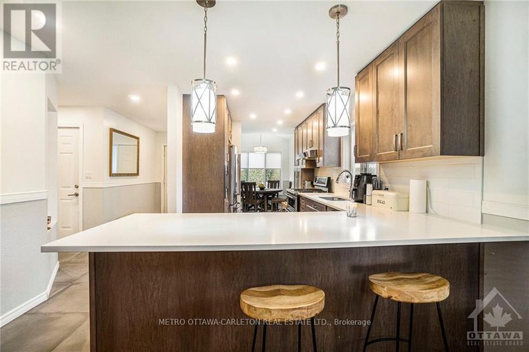 28929561/41-red-maple-crescent/blackburn-hamlet/ottawa/ontario/K1B4E2_10