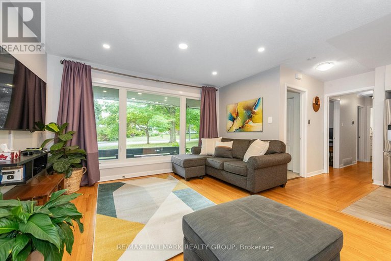 28909917/9-newbury-avenue/borden-farmstewart-farmcarleton-heightsparkwood-hills/ottawa/ontario/K2E6K7_7