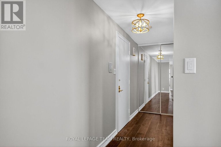 28946102/25092510-515-st-laurent-boulevard/viscount-alexander-park/ottawa/ontario/K1K3X5_24