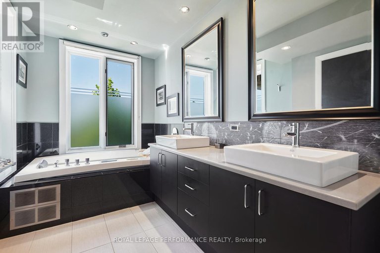 28573651/805-kingsmere-avenue/mckellar-heightsglabar-park/ottawa/ontario/K2A3J8_29