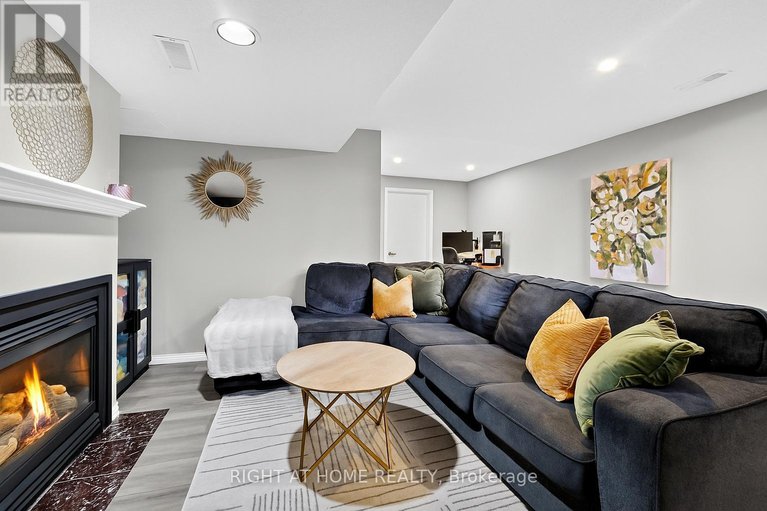 29100823/812-nesting-way/fallingbrookgardenway-south/ottawa/ontario/K4A3X2_32