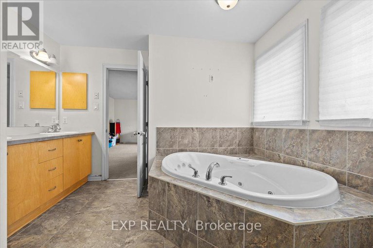28821511/121-daglan-crescent/avalon-west/ottawa/ontario/K4A0W7_12