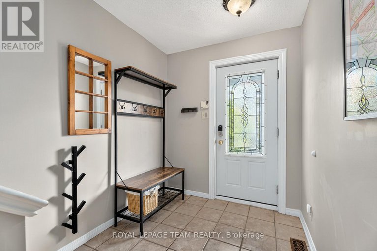 28798908/217-montfort-street/vanier/ottawa/ontario/K1L5P3_29