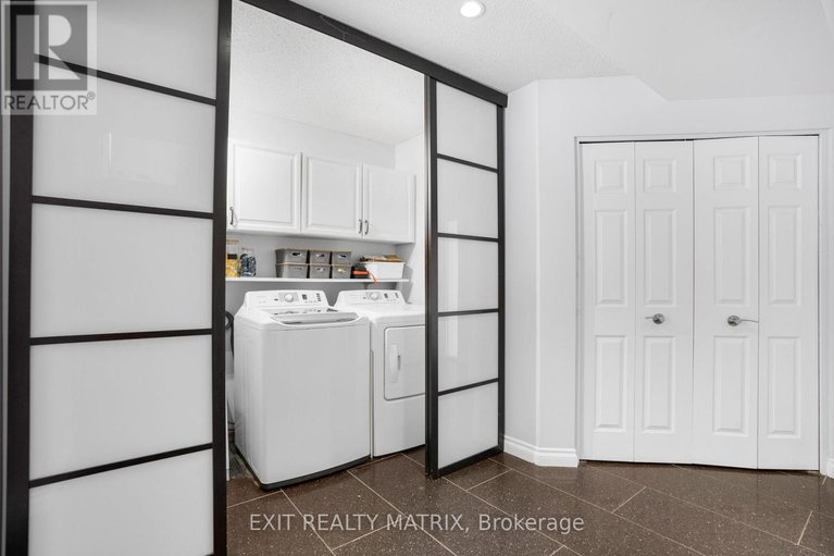 29302763/1322-du-gouverneur-drive/cumberland-ridge/ottawa/ontario/K4C1E2_4