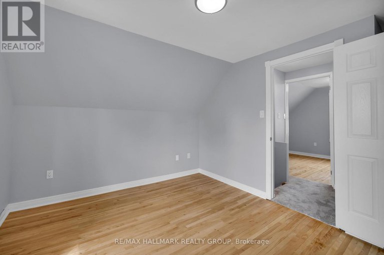 28812431/145-crerar-avenue/carlington/ottawa/ontario/K1Z7P4_12