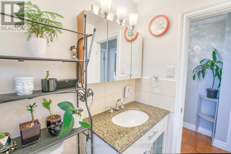 29083741/12-oakview-avenue/meadowlandscrestview/ottawa/ontario/K2G3A1_25