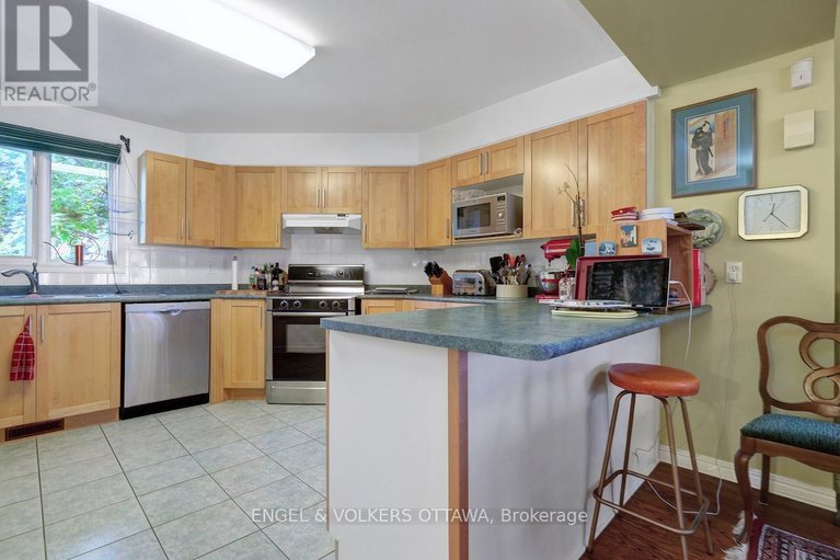 28836978/6-stockport-private/ottawa-centre/ottawa/ontario/K2P2J3_15