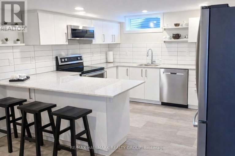 29441384/2160-lambeth-walk/parkway-park/ottawa/ontario/K2C1G1_32