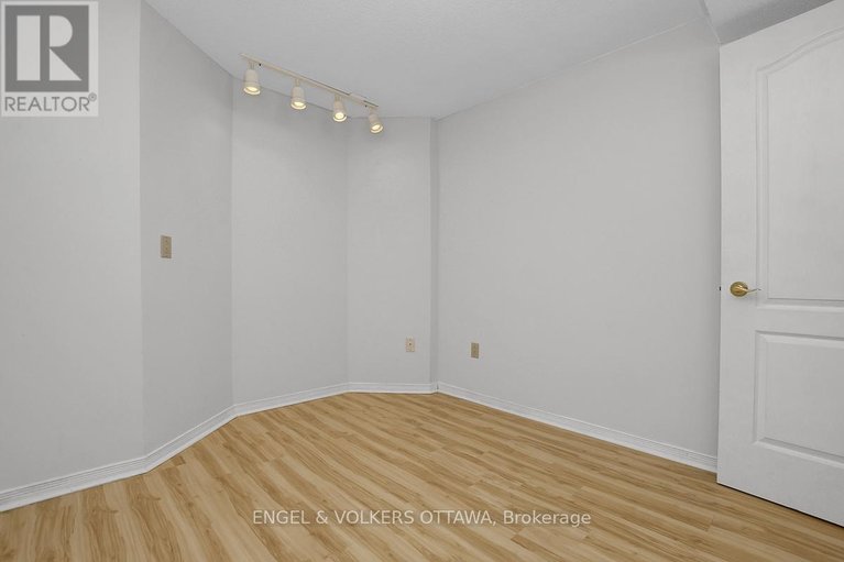 29460992/7-condie-street-w/centrepointe/ottawa/ontario/K2G5M3_46