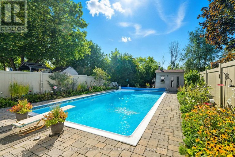 28895549/2463-orient-park-drive/blackburn-hamlet-south/ottawa/ontario/K1B4N2_33