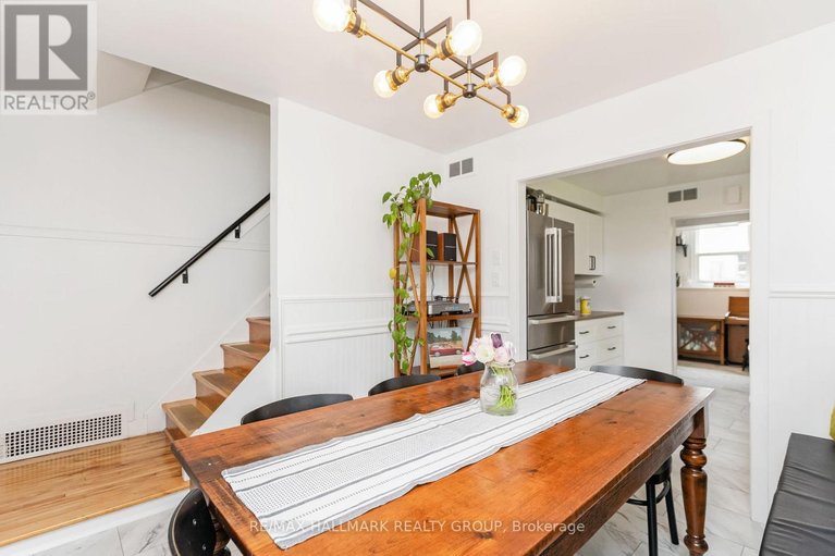 29518318/1225-foxbar-avenue/ellwood/ottawa/ontario/K1V6V4_11