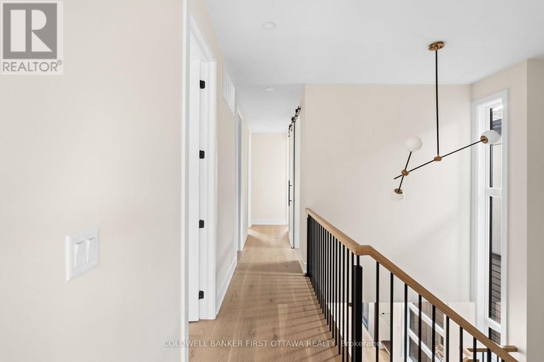 28476741/507-edison-avenue/mckellarhighland/ottawa/ontario/K2A1V3_22