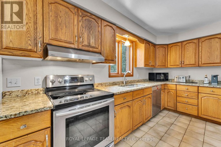 29341434/1409-mory-street/emerald-woodssawmill-creek/ottawa/ontario/K1T1C8_15