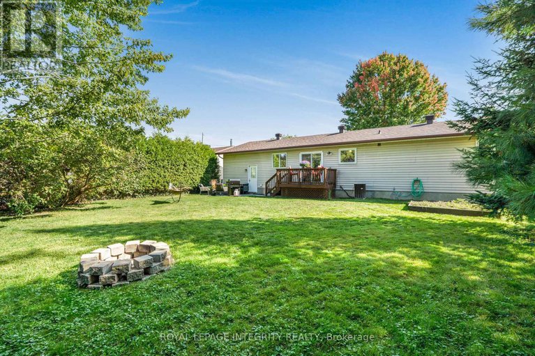 28899547/13-elm-avenue/village-of-russell/russell/ontario/K4R1B3_25