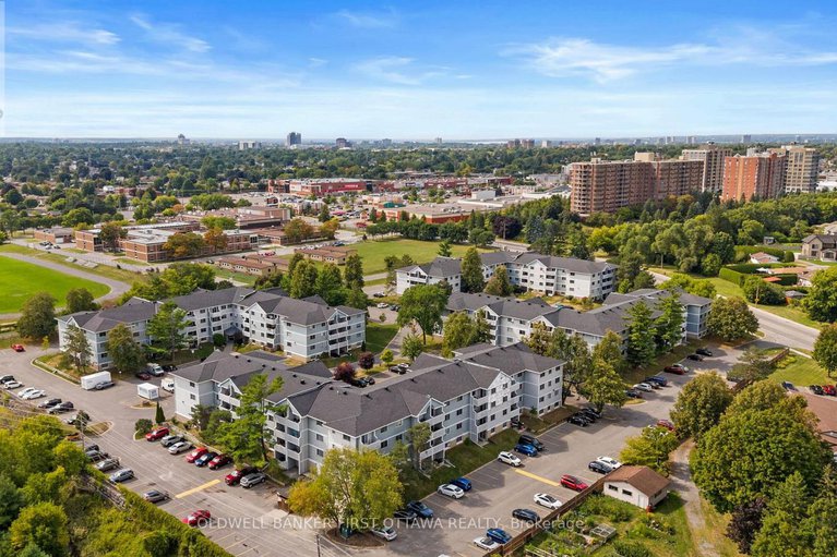 28820214/400-216-viewmount-drive/borden-farmstewart-farmcarleton-heightsparkwood-hills/ottawa/ontario/K2E7X4_35