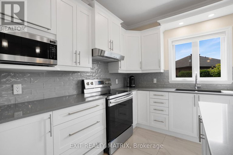 28716853/16-julien-street/lorignal/champlain/ontario/K0B1K0_9