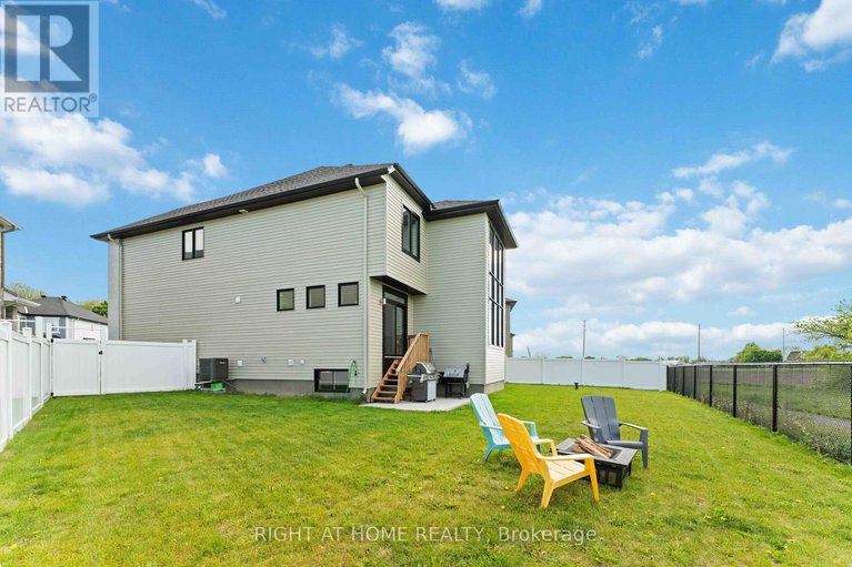 28377550/707-kirkham-crescent/btwn-franktown-rd-fallowfield-rd/ottawa/ontario/K0A2Z0_28