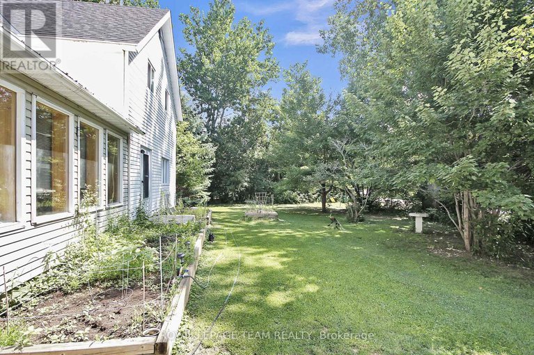 28588730/1429-balmoral-drive-n/cedardale/ottawa/ontario/K1V1H2_9
